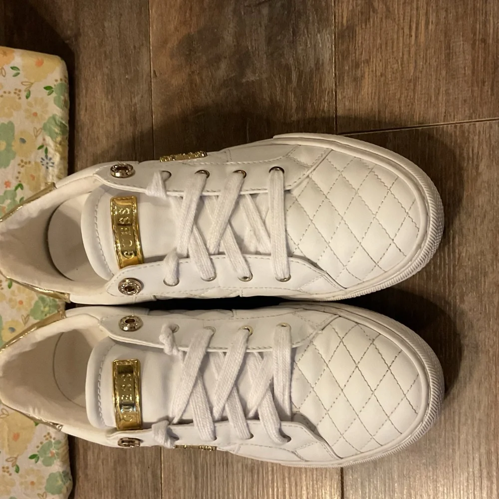 Women’s low top shoes guess shoes! - Picture 6 of 11